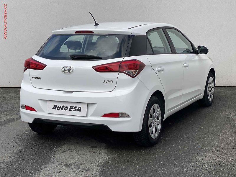 Hyundai i20 (2017) 1.2i, 2.maj,ČR, Family+ - fotka 4 z 16