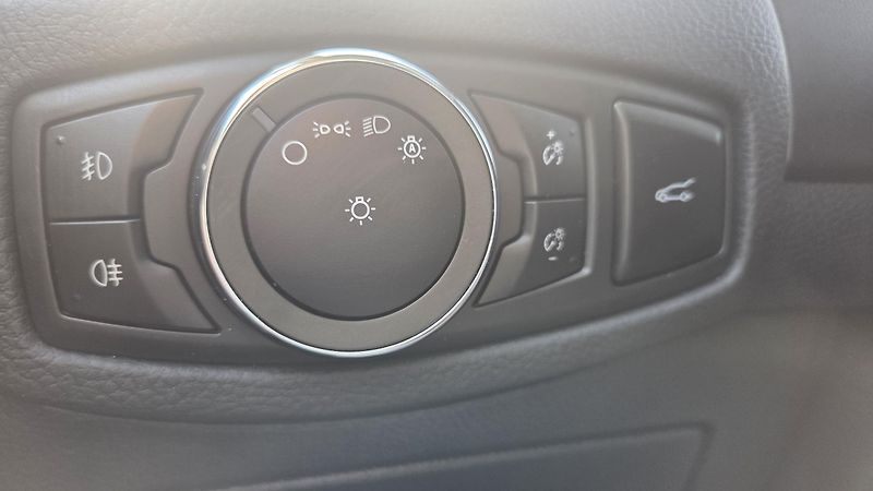 Ford Galaxy (2023) 2.0 EcoBl 110kW AT TITAN DPH - fotka 23 z 36