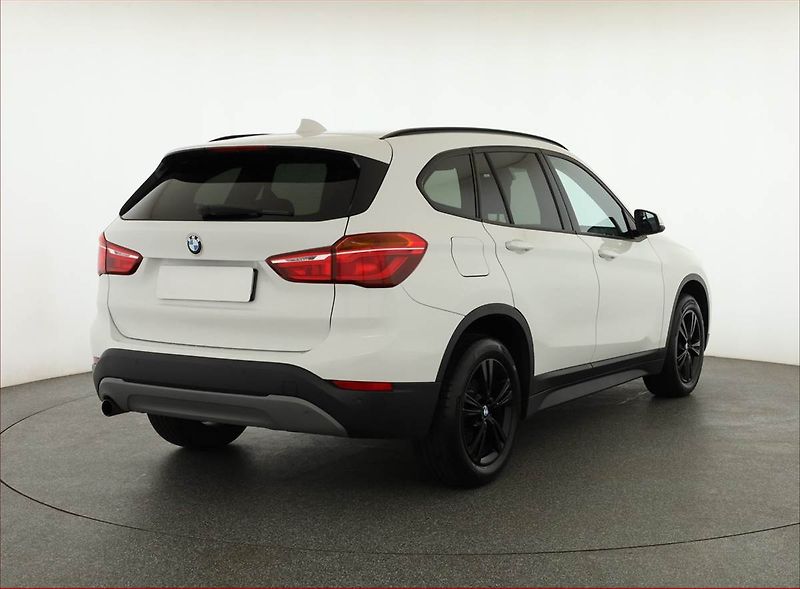 BMW X1 (2016) sDrive18d, Automat, Serv.kniha - fotka 5 z 20