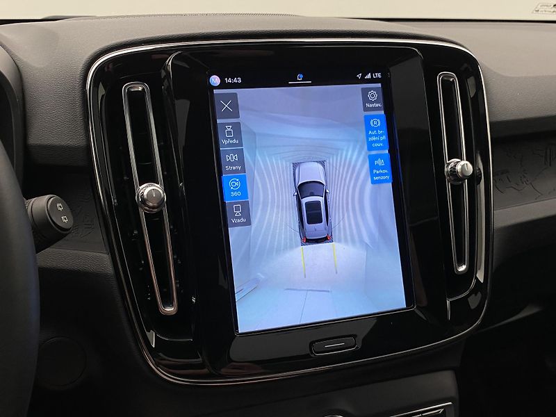 Volvo XC40 PURE ELECTRIC RECHARGE TWIN - fotka 57 z 58