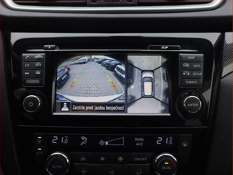 Nissan X-Trail (2015) Tekna 1.6 dCi, 4X4, 7 míst - fotka 19 z 23