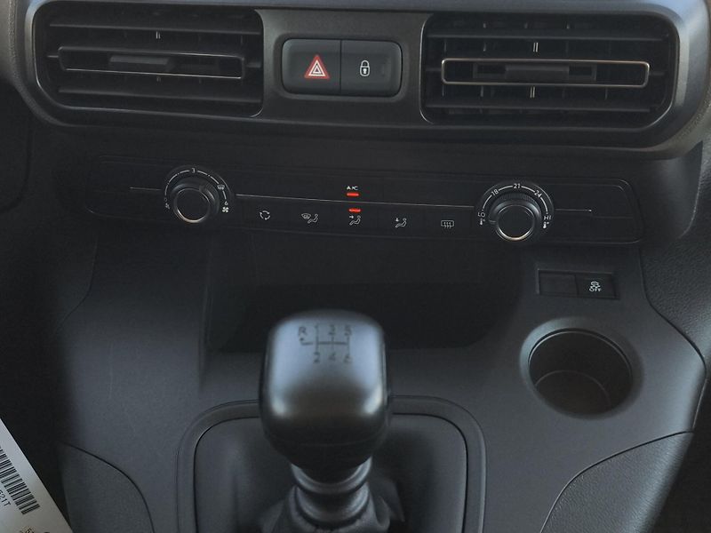 Peugeot Rifter (2019) ACTIVE 1.2 PureTech 81kW, ČR, - fotka 20 z 24