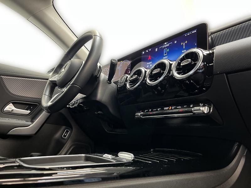 Mercedes-Benz CLA 250e Shooting Brake Progressiv - fotka 19 z 21