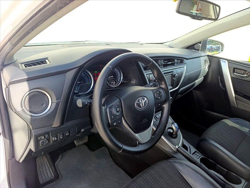 Toyota Auris 1,8 i HYBRID AT KAMERA NAVI - fotka 13 z 39