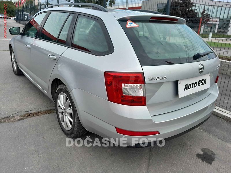 Škoda Octavia (2014) 1.6 TDi, ČR, AC, výhřev sed - fotka 2 z 3