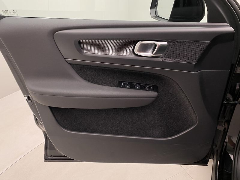Volvo XC40 PURE ELECTRIC RECHARGE PLUS - fotka 7 z 51