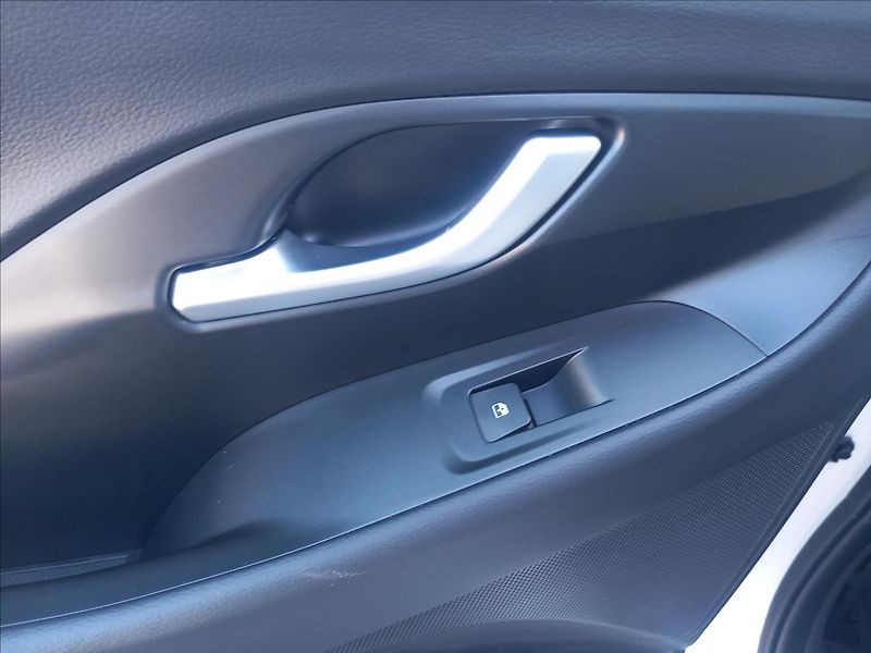 Hyundai i30 1,0 T-GDI COMFORT DCT - fotka 19 z 20