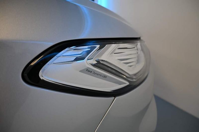 Ford Mondeo (2022) 2.0 LED SONY Tažné Kamera 8AT - fotka 34 z 37