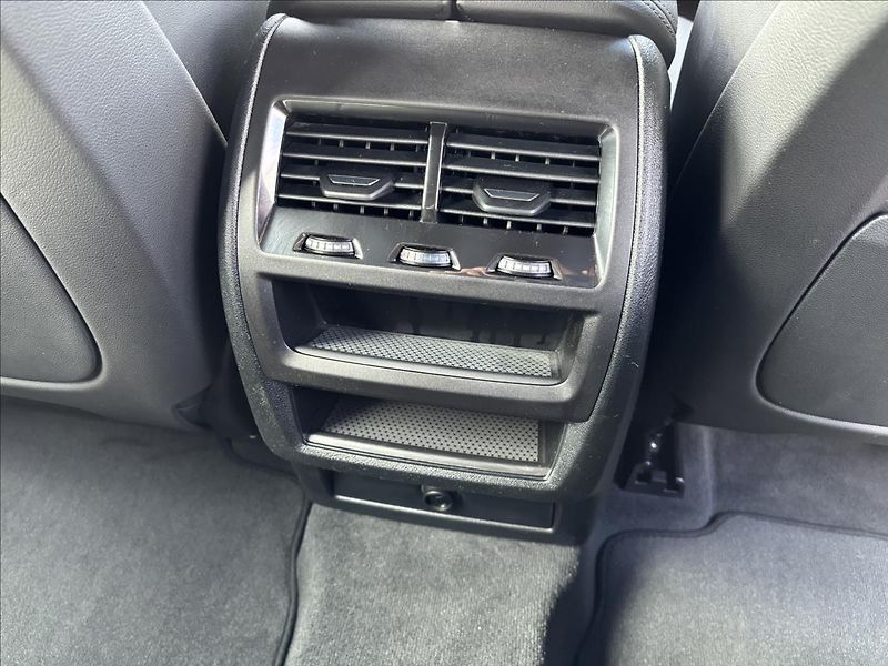 BMW X6 3,0 40i 280kW M-Sport xDrive - fotka 21 z 46