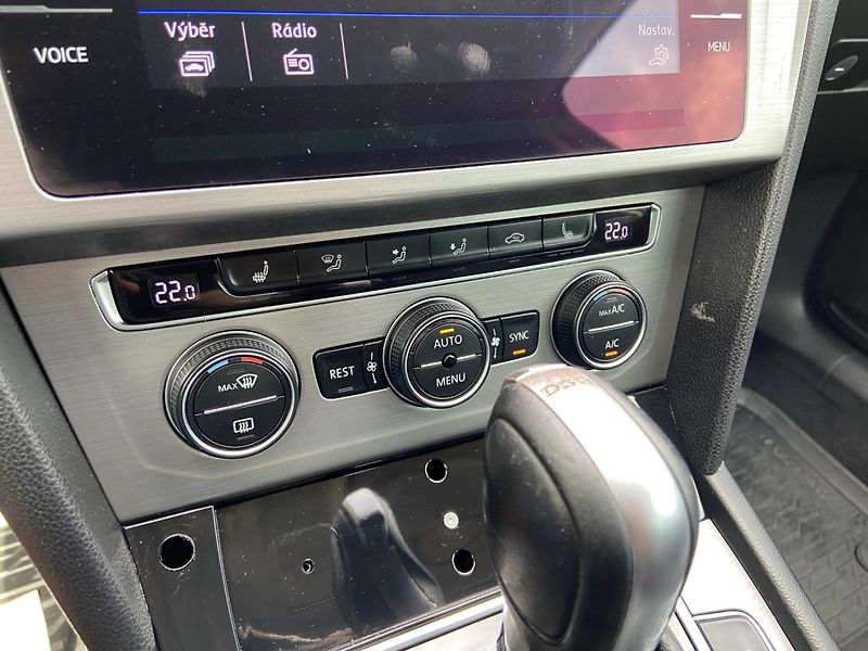 Volkswagen Passat (2017) 2.0Tdi 110kw DSG - fotka 30 z 38