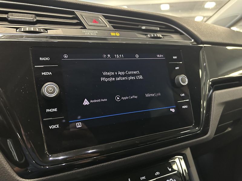 Volkswagen Touran (2023) 2.0TDi Highline LED Kamera TZ - fotka 11 z 35
