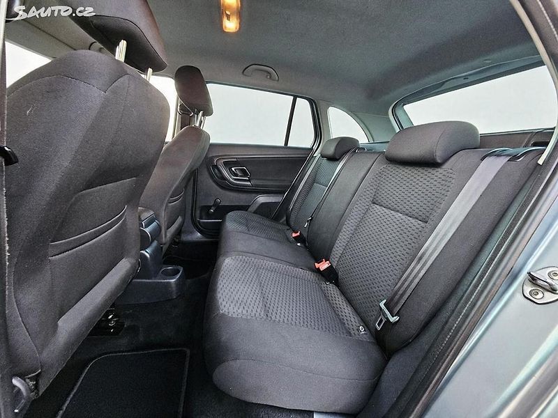 Škoda Fabia 1.2 TSI 63kW AMBITION,TEMPOMAT - fotka 25 z 32