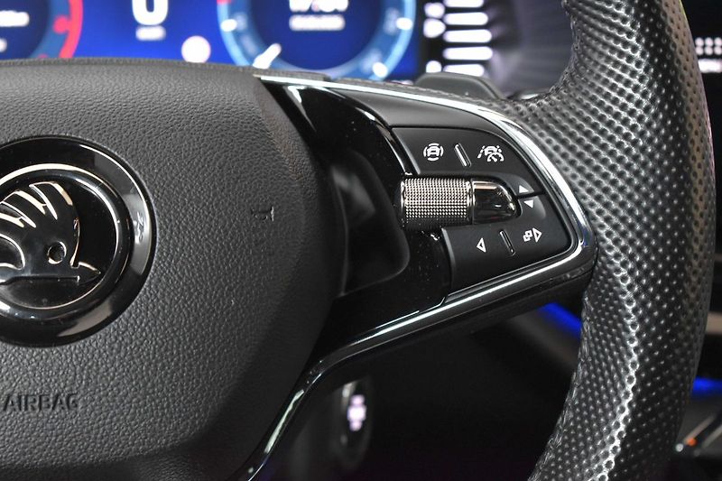 Škoda Octavia 2.0 TSI SPORTLINE*DCC*4x4*ČR - fotka 21 z 57
