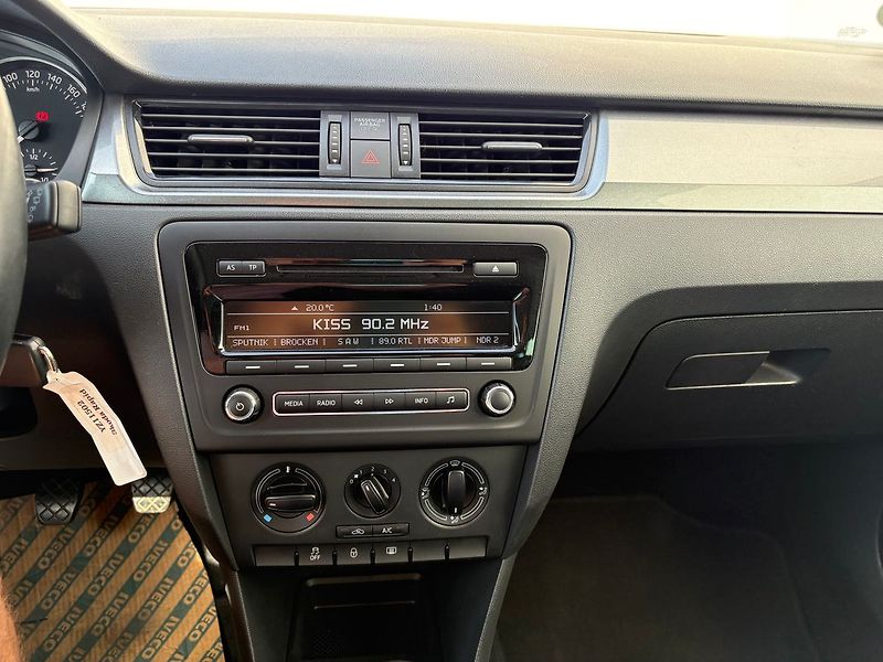 Škoda Rapid 1.2TSI, 63kW, Klima - fotka 10 z 19