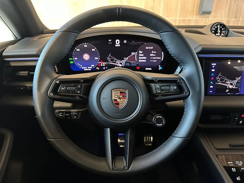 Porsche Macan 4, DriveAssist, Chrono, Masáž - fotka 21 z 37