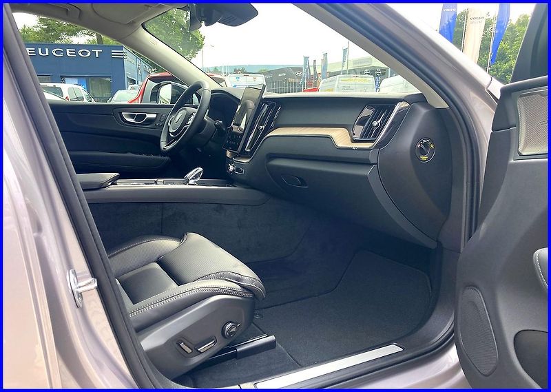 Volvo XC60 (2026) B5AWD PLUS DARK+4SERVIS/ZÁRUKA - fotka 16 z 24