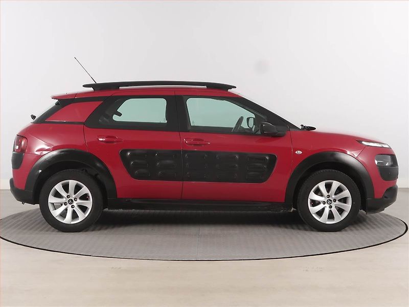 Citroën C4 Cactus (2016) 1.6 BlueHDi, Tempomat - fotka 6 z 14