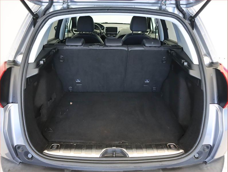 Peugeot 2008 (2019) 1.2 PureTech, Automat, Navi - fotka 14 z 22
