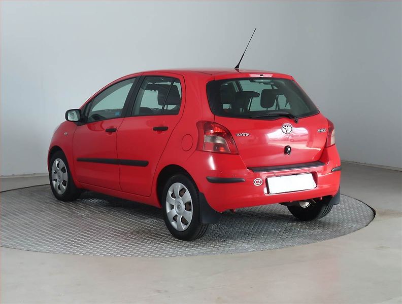 Toyota Yaris (2007) 1.3, Serv.kniha, nová STK - fotka 4 z 16
