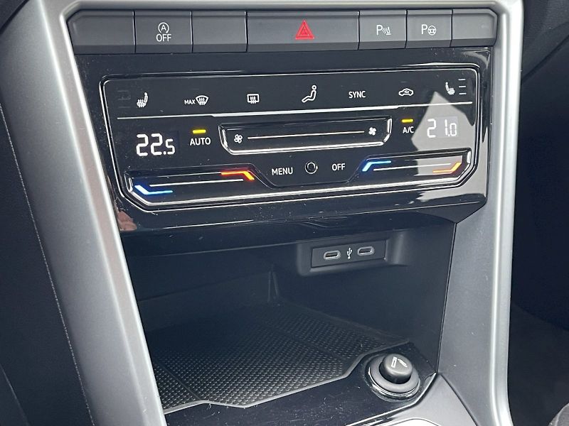 Volkswagen T-Roc (2023) 1.0 TSI 81 kW Life - fotka 13 z 31