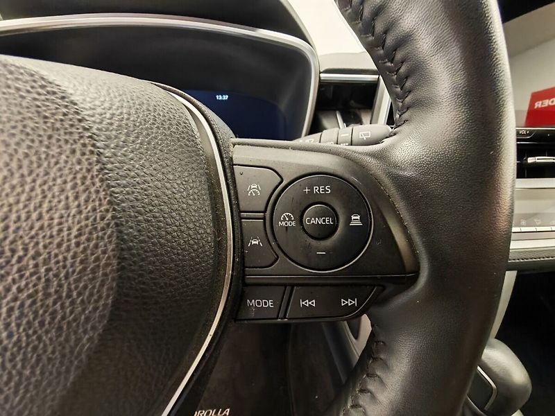 Toyota Corolla Cross 1.8 Hybrid Style - fotka 27 z 39