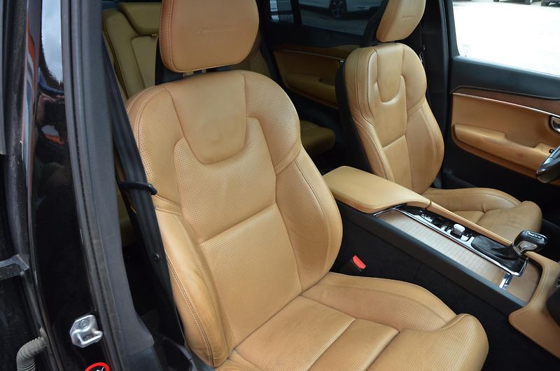 Volvo XC90 (2016) D5 // REZERVOVÁNO // - fotka 13 z 47
