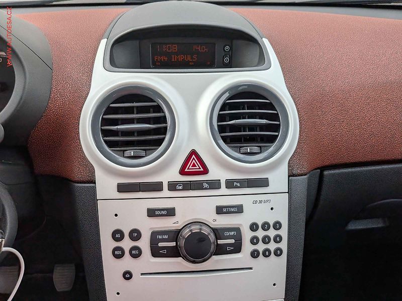 Opel Corsa (2011) 1.4i, AC, park.čidla - fotka 11 z 17