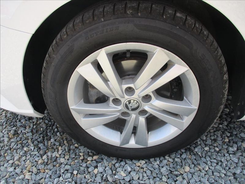 Škoda Fabia 1,0 TSI, servis,DPH,1.maj,CZ, - fotka 28 z 29