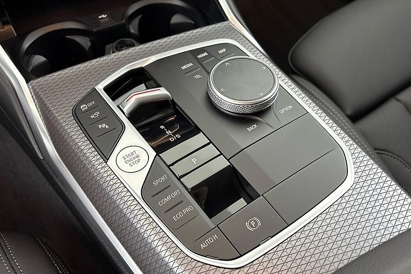BMW Řada 3 řady 3 | 330d xDrive - fotka 24 z 28