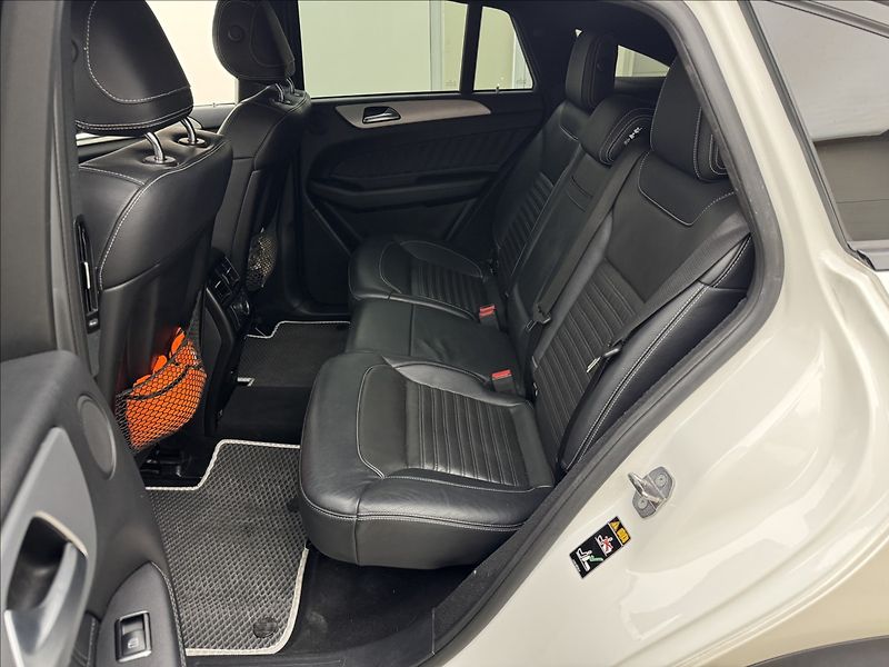 Mercedes-Benz GLE 3,0 AMG 4X4 LED DPH PANO TAŽNÉ - fotka 38 z 46