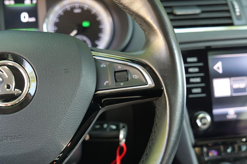 Škoda Octavia 1.0 TSI DSG CarPlay Tažné Senz - fotka 17 z 30