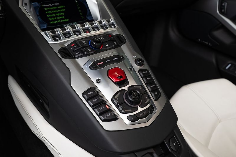 Lamborghini Aventador - fotka 9 z 25