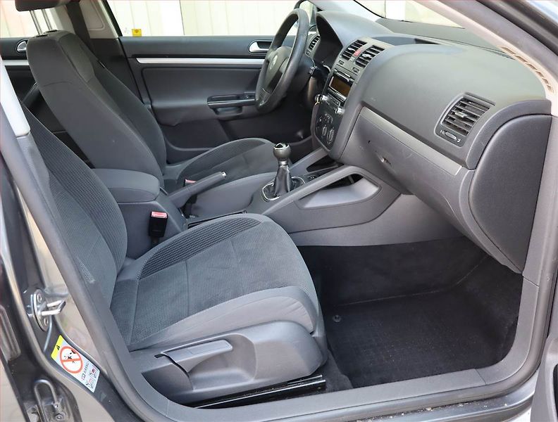 Volkswagen Golf (2008) 1.9 TDI, za skvělou cenu - fotka 9 z 13