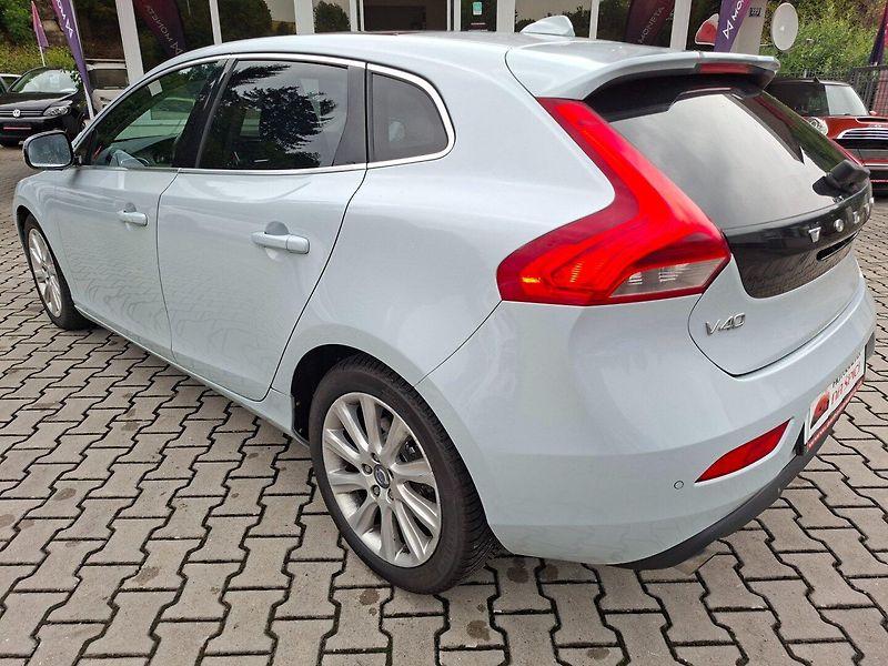 Volvo V40 (2012) 2.0D3 110kW AUT -1.MAJITEL - fotka 7 z 38