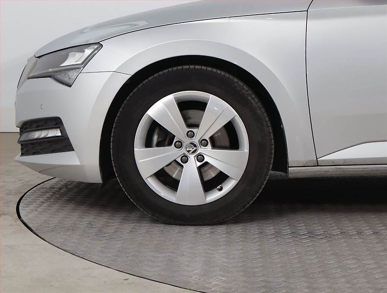Škoda Superb (2022) 2.0 TDI - fotka 15 z 20