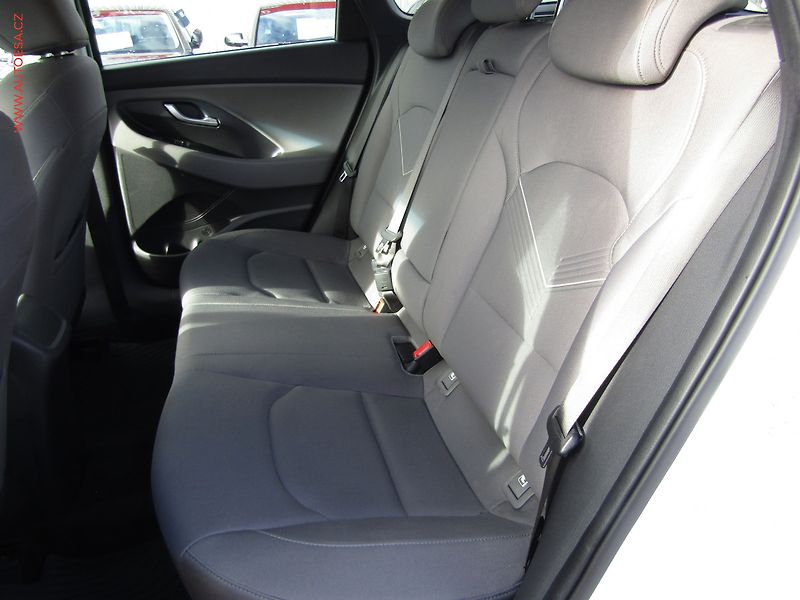 Hyundai i30 (2021) 1.6 CRDi, ČR, AT, park.kamera - fotka 10 z 19
