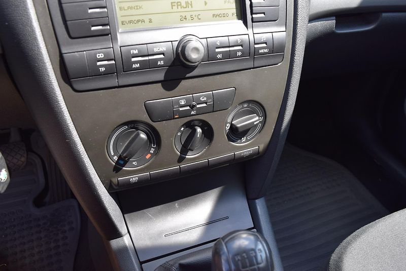 Škoda Octavia (2007) 1.6MPI 75kw CLASSIC KLIMA  - fotka 22 z 38