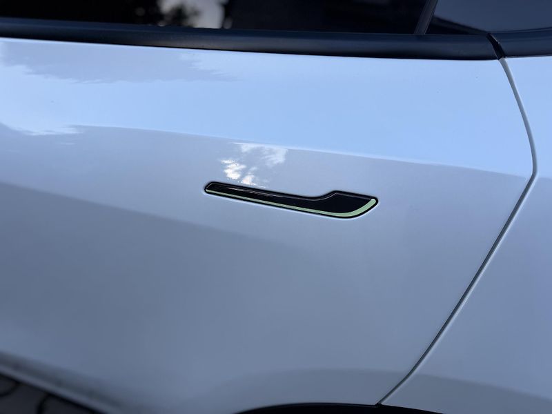 Tesla Model Y (2023) Performance-540PS-AWD-HW-4 - fotka 4 z 18