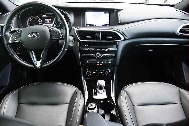 Mercedes-Benz GLA INFINITI QX30 220 CDI 4MATIC  - fotka 22 z 45