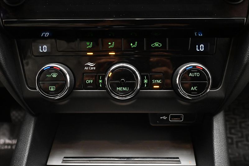 Škoda Octavia 2,0 TDI 110kW Tažné DSG Záruka - fotka 20 z 29