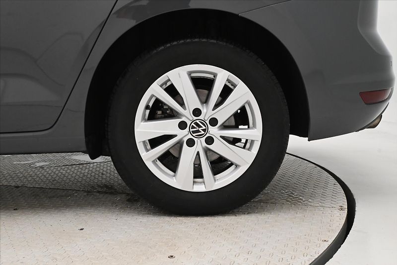 Volkswagen Touran 2,0 TDI 110KW DSG 7míst Záruka - fotka 34 z 34
