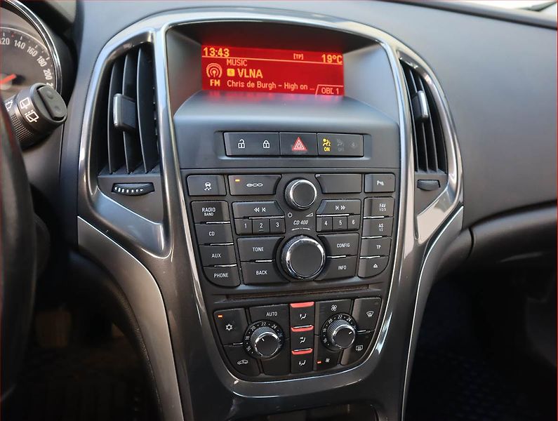 Opel Astra (2013) 1.7 CDTI, Serv.kniha, Xenony - fotka 12 z 15