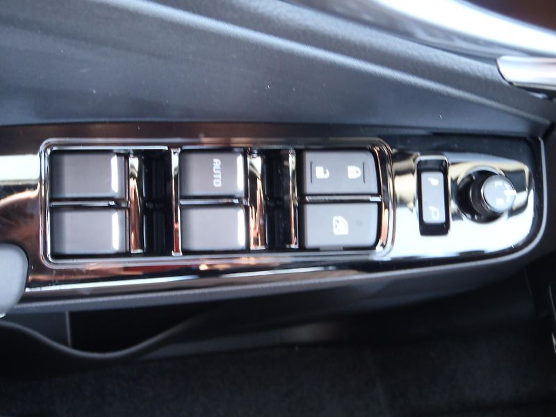 Isuzu D-Max Double Cab V-CROSS 4x4 - fotka 22 z 27