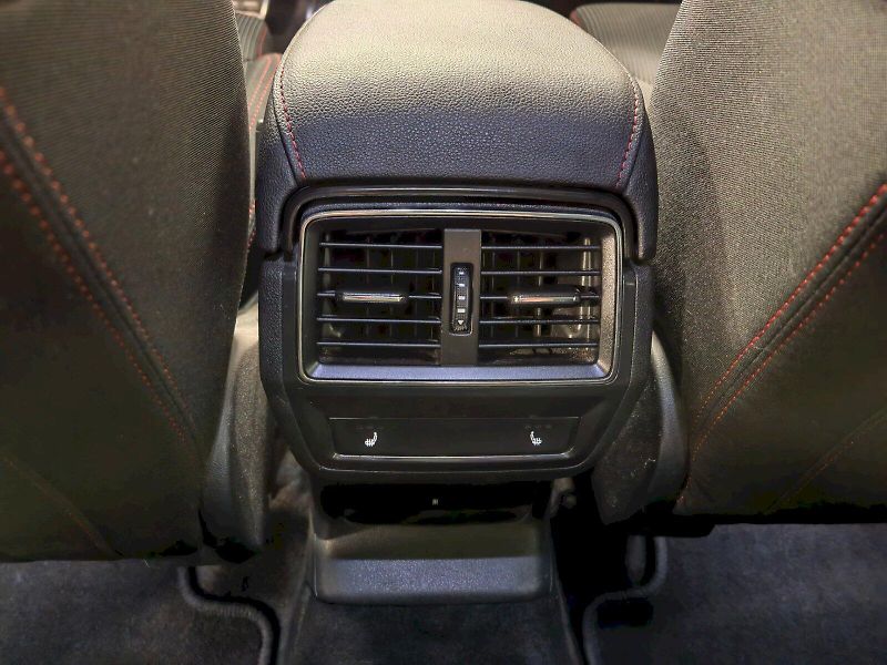 Škoda Karoq (2018) 2.0 TDI 110 kW DSG 4x4 Style P - fotka 25 z 29