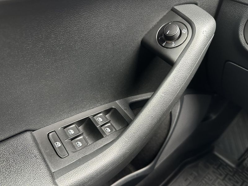 Škoda Octavia Combi 2.0 TDI DSG 4X4 Scout - fotka 22 z 29