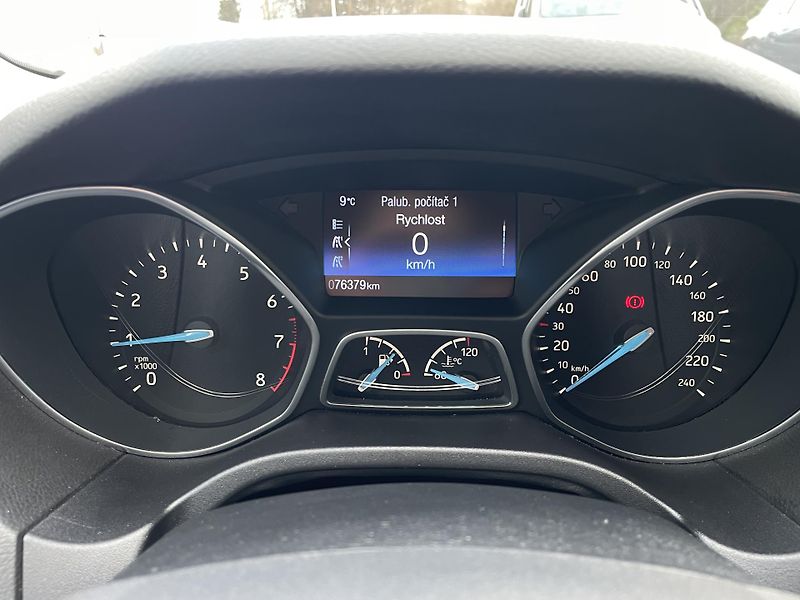 Ford Focus 1.5 EB 150k MAN6  - fotka 16 z 24