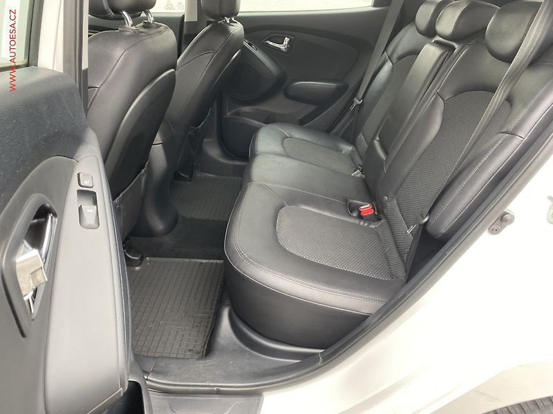 Hyundai ix35 (2013) 1.6 GDi, ČR, AC, tempo, park - fotka 10 z 15