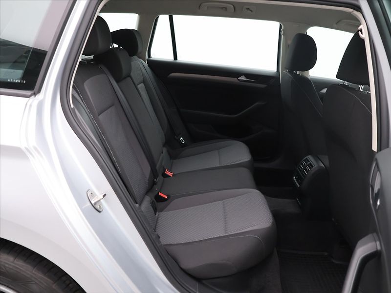 Volkswagen Passat 2,0 TDI 110kW Highline LED - fotka 13 z 24