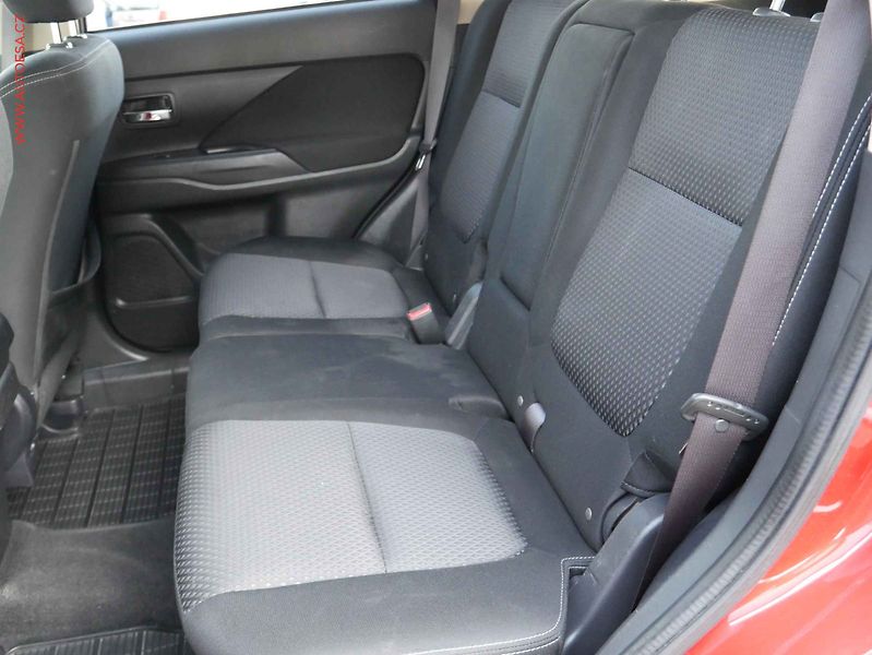 Mitsubishi Outlander (2017) 2.0MiVEC 4WD, AT, +kola - fotka 10 z 16