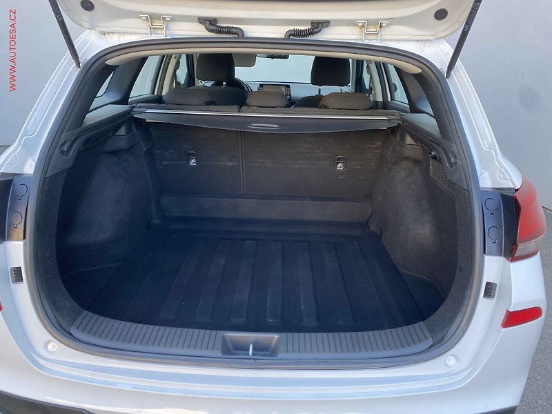 Hyundai i30 (2021) 1.6 CRDi, 1.maj,ČR, AC - fotka 7 z 16